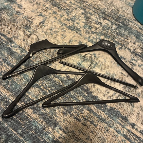 Assorted Plastic Hangers - Picture 3 of 3